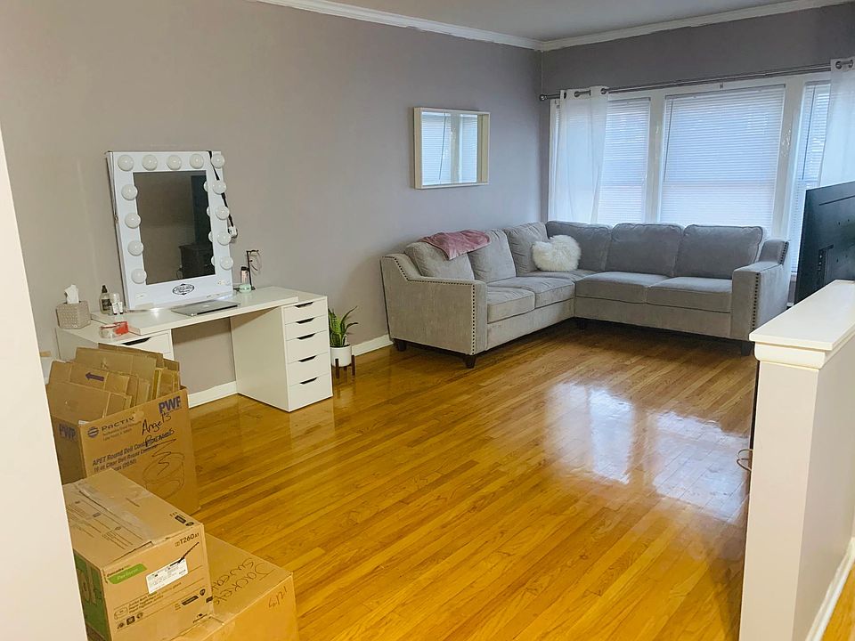 2nd image of 5055 N Western Ave
