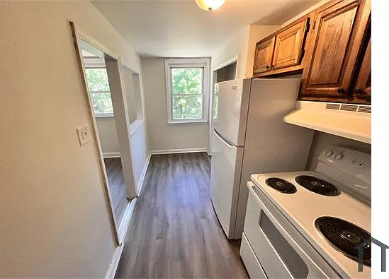 139 W 22nd St — Photo 20