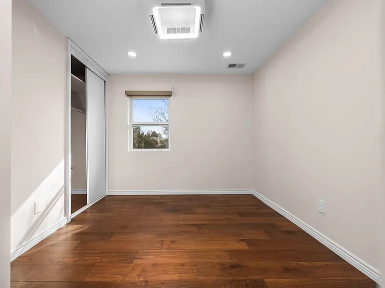 2885 Lorna Dr — Photo 3