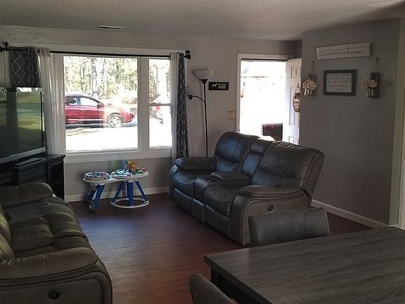 3rd image of 61 Francine Dr
