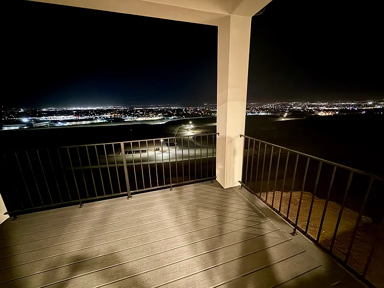 556 E Levengrove Dr — Photo 4
