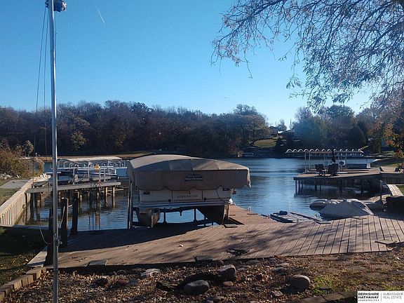 4th image of 1052 Beaver Lake Blvd