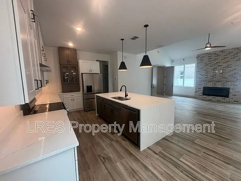 722 Ellwood Ave — Photo 12