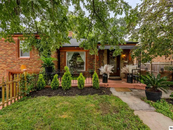 6814 Maple St, Omaha, NE 68104