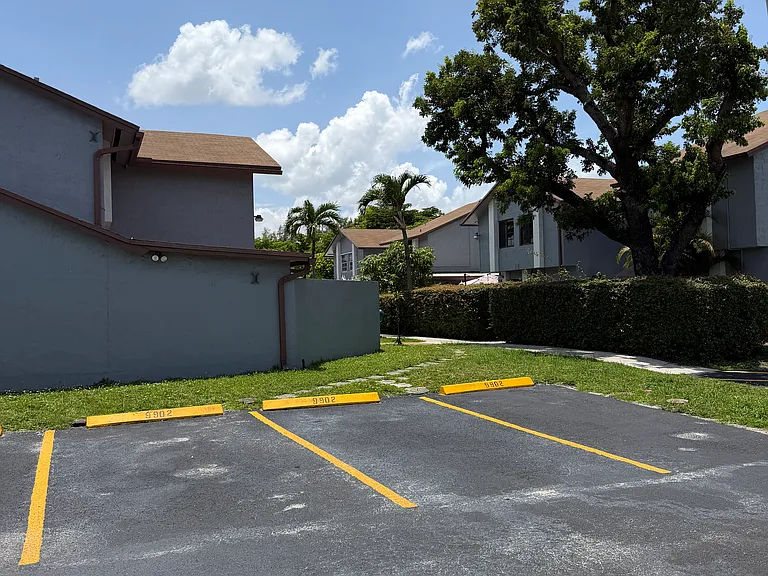 9902 NW 80th Way — Photo 3