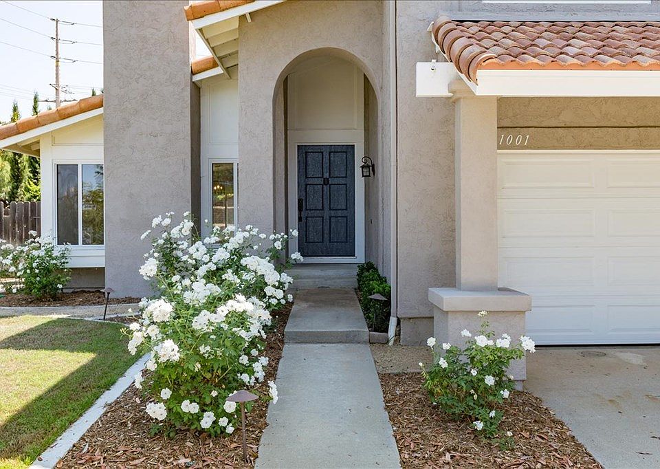 2nd image of 1001 Mockingbird Ln