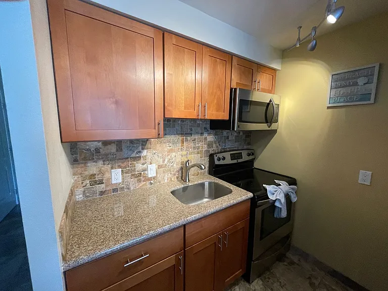 475 Front St — Photo 5