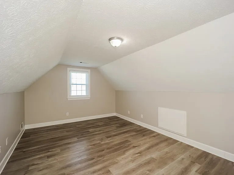 385 Fairway Ct — Photo 12