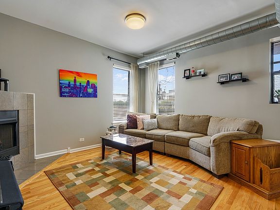 2nd image of 1019 W Balmoral Ave #3A