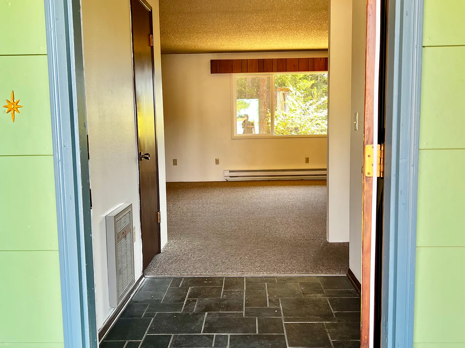 2 bed, 1.5 bath, 1600 sqft, $2,400 — Photo 4