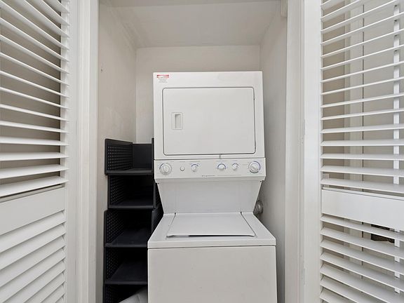 2nd image of 727 Esplanade Unit 305