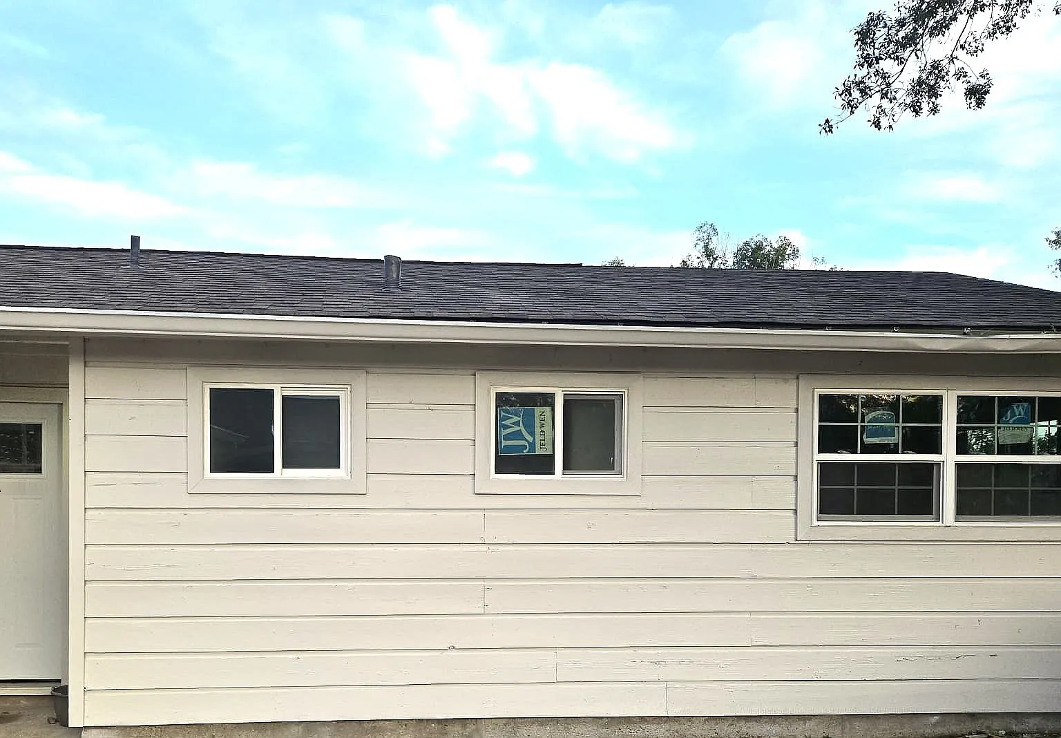 3426 Ridgemont Dr — Photo 2