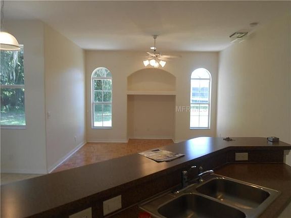 4th image of 3561 Lapeer Ave