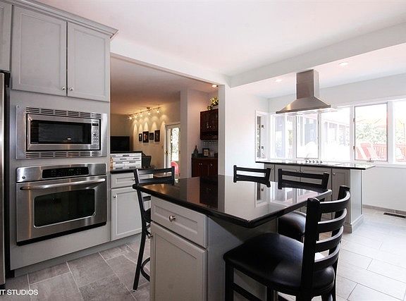 4th image of 10762 Oakton Ct