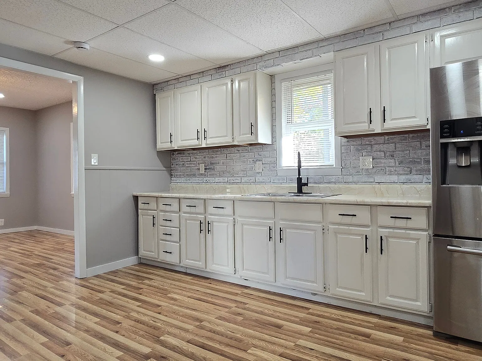 2 bed, 988 sqft, $2,000 — Photo 4