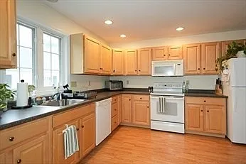 94-96 Neil St #2 — Photo 2