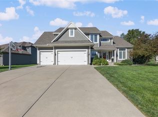 17736 S Roundtree Dr, Olathe, KS 66062