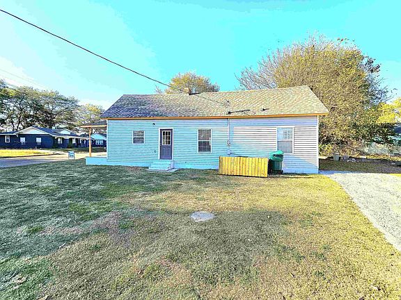 2nd image of 302 Hollywood Dr