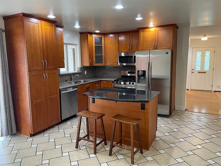 1301 Brookview Dr — Photo 9