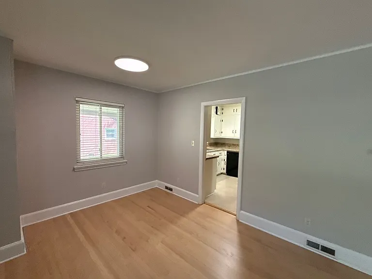 932 Hickory Nut St — Photo 6