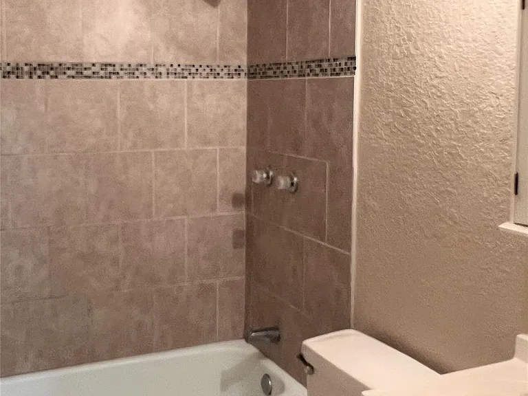 2310 Dartmouth Dr — Photo 8