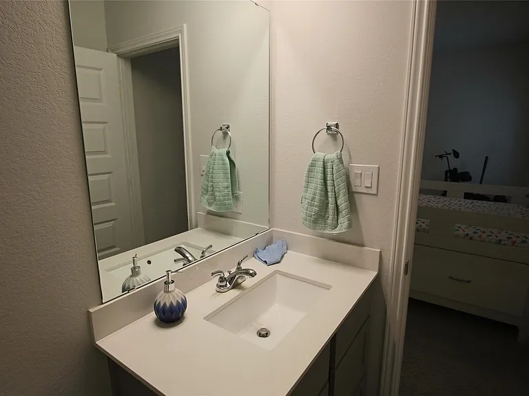 24727 Tanoureen Dr — Photo 37
