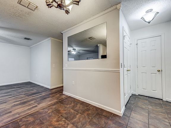 4th image of 3332 Pinebrook Dr