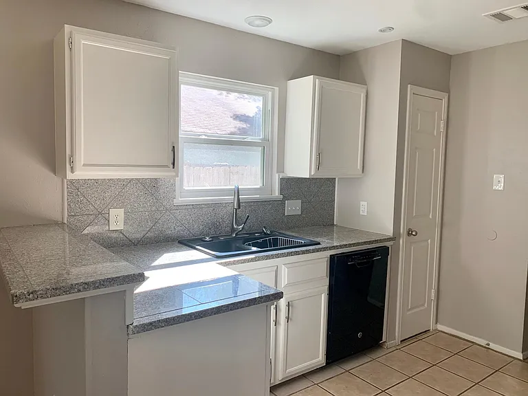 Kitchen; dishwasher