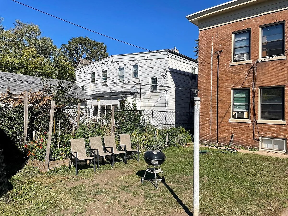 3 bed, 1220 sqft, $1,795 — Photo 3