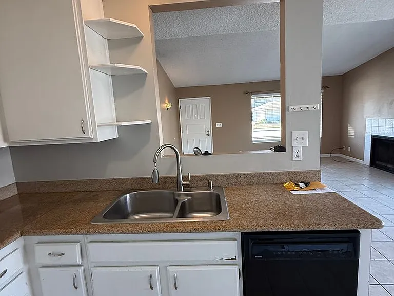 1153 E Foster Rd #A — Photo 12