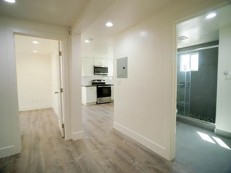 The Plaza House — Photo 12
