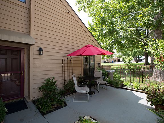 Landscaped front courtyard