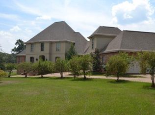 1098 Country Club Rd, McComb, MS 39648