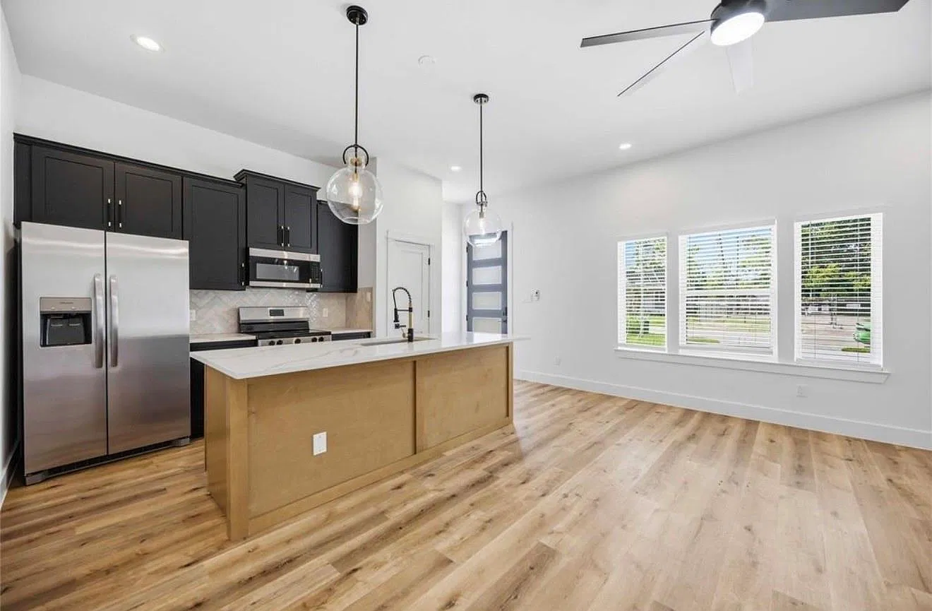 3 bed, 2.0 bath, $2,450 — Photo 2