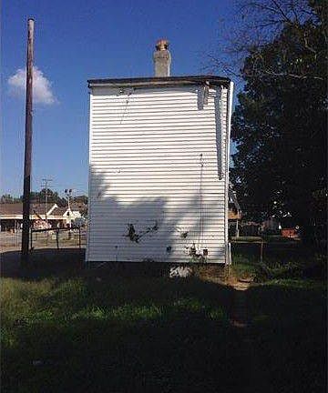 3rd image of 2920 Barton Ave