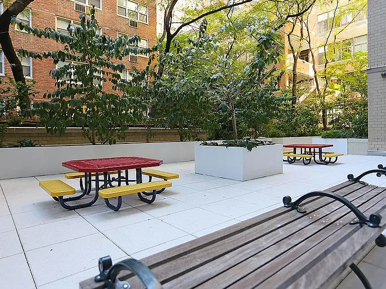 320 E 46th St #11F — Photo 8