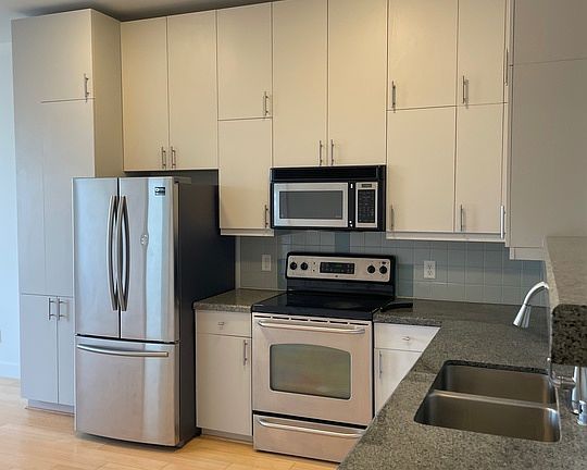 4th image of 3810 Wilshire Blvd APT 1401
