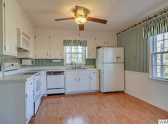 4th image of 5018 10th Ave E