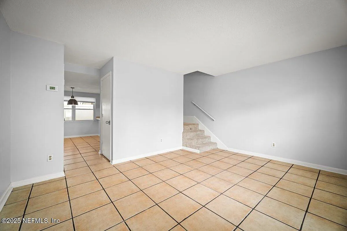 2 bed, 1.5 bath, 1010 sqft, $2,395 — Photo 4