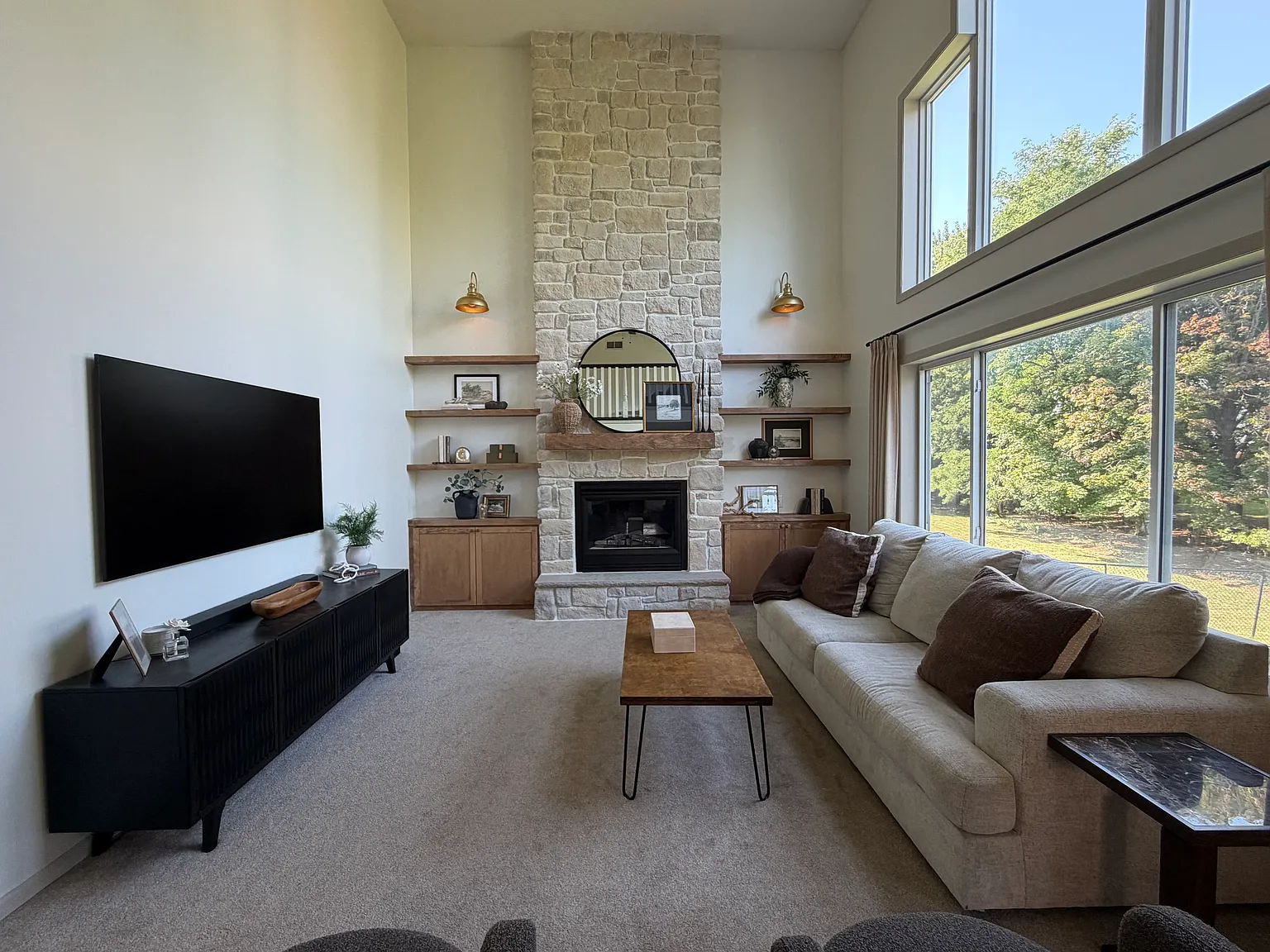 4 bed, 3748 sqft, $4,500 — Photo 4
