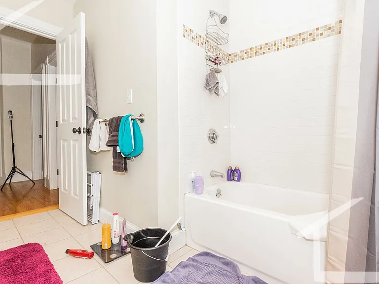87 Surrey St #1 — Photo 6