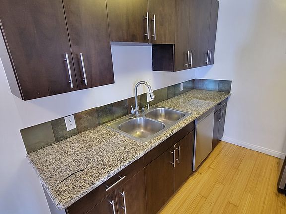 3rd image of 924 1/4 Hancock Ave #3