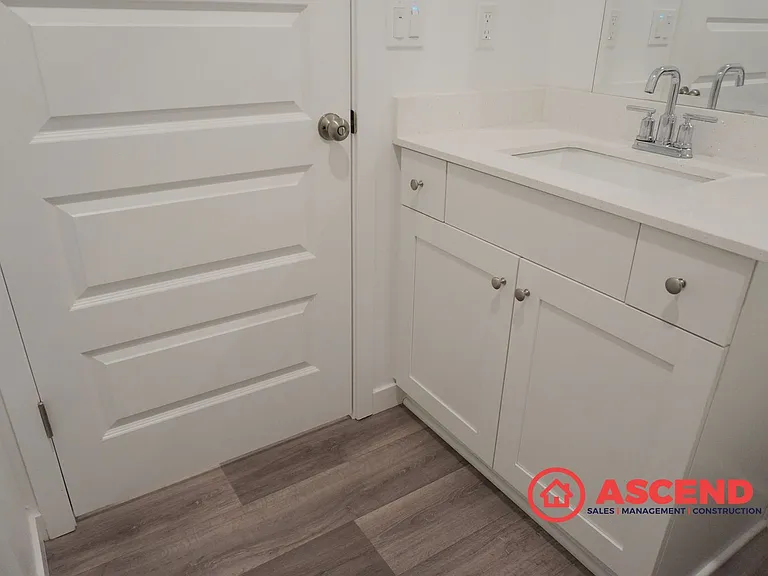 8206 Wandesford Dr — Photo 15