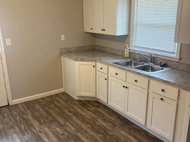801 Wedeking Ave #A — Photo 2