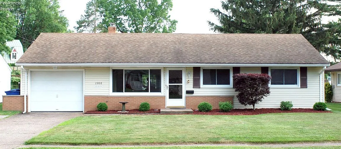 2808 Pease Ln photo 1