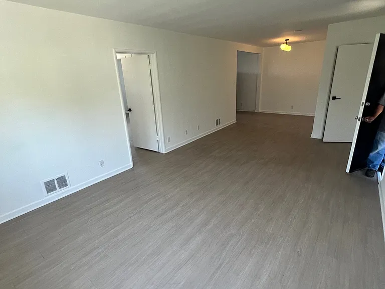 1119 N Hayworth Ave #9 — Photo 7