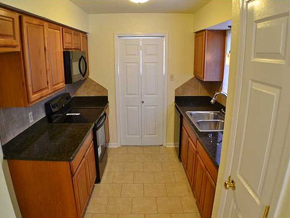 4th image of 146 Janet Dr