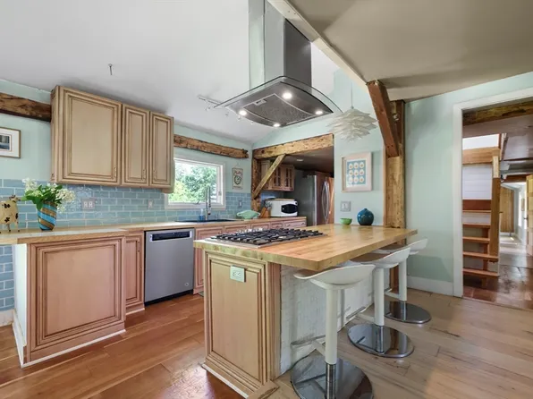 9 Castle Hill Rd, Stockbridge, MA 01262