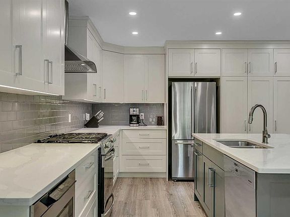 3rd image of 480 Douglas Glen Point SE