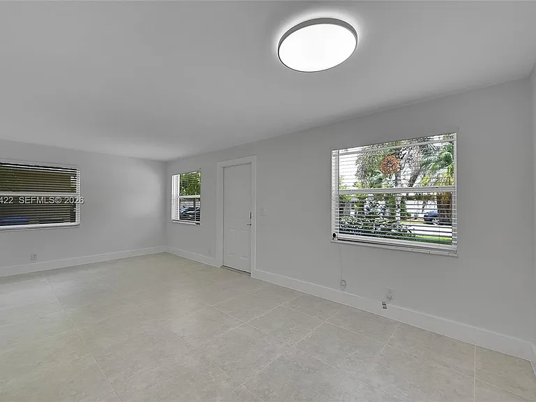 808 SW 12th Ct #808 — Photo 6